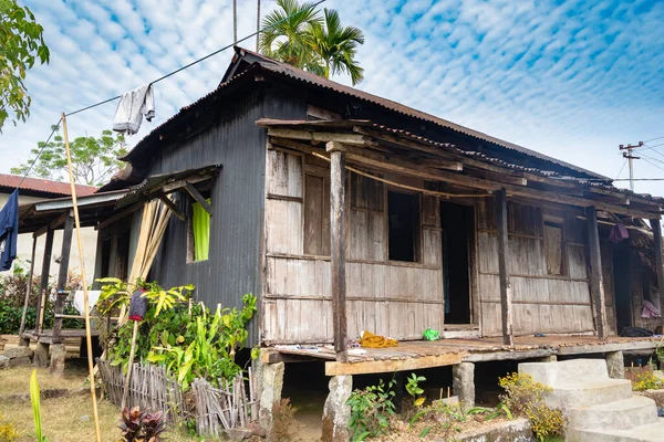 ıssız bir bambu evi uzak bir köyde sabahleyin