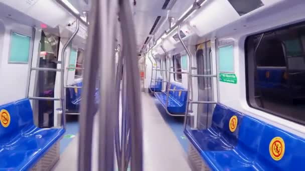 Desocupado Metro Dentro Vista Desde Ángulo Plano Toma Estación Metro — Vídeos de Stock