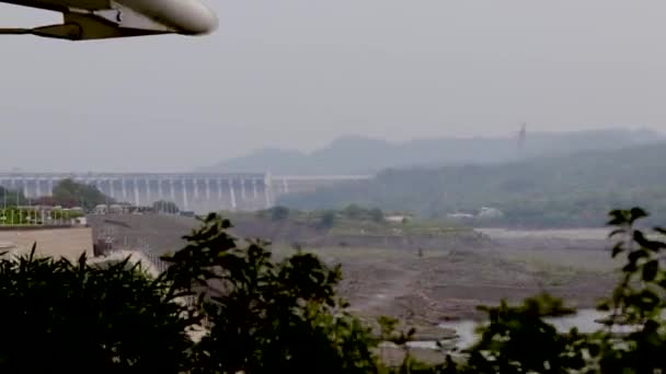 Vista Presa Desde Cima Montaña Por Mañana Desde Ángulo Plano — Vídeo de stock