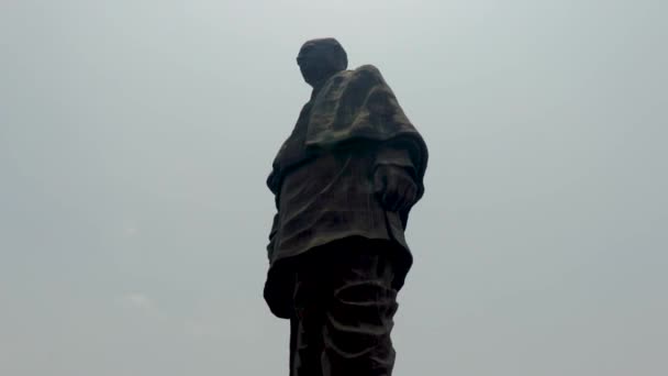 Estatua Unidad Estatua Más Alta Del Mundo Con Cielo Brillante — Vídeo de stock