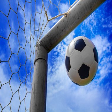 Kalede futbol topu