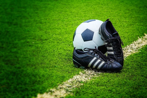 Piłka nożna i buty — Zdjęcie stockowe