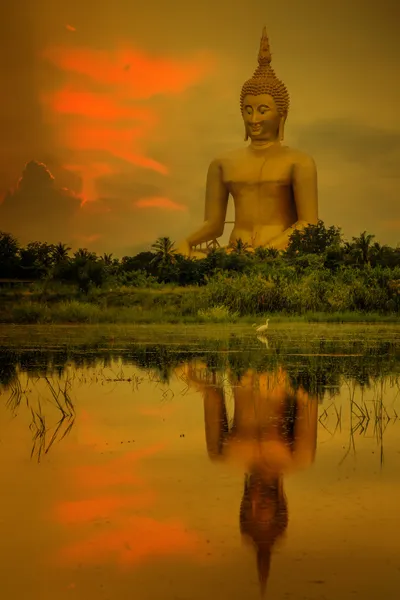 Stor buddha staty — Stockfoto