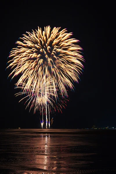 Fuegos artificiales coloridos — Foto de Stock