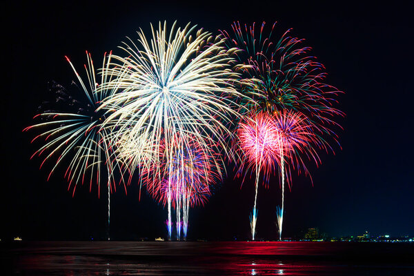 Красочные фейерверки
