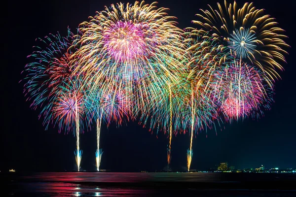 Fuochi d'artificio colorati Foto Stock