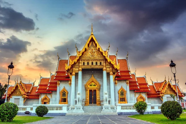 El templo de mármol, Wat Benchamabophit en Bangkok en Tailandia — Foto de Stock