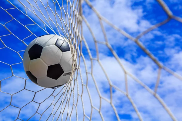 Kalede futbol topu