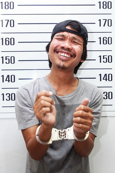 Mann mit Handschellen festgenommen — Stockfoto