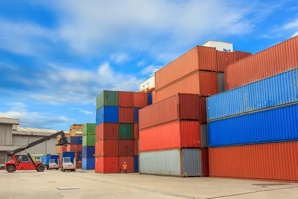 Behandeling van containers vak vorkheftruck — Stockfoto