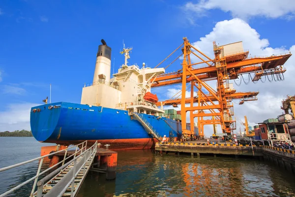 Industriella container frakt lastfartyg — Stockfoto