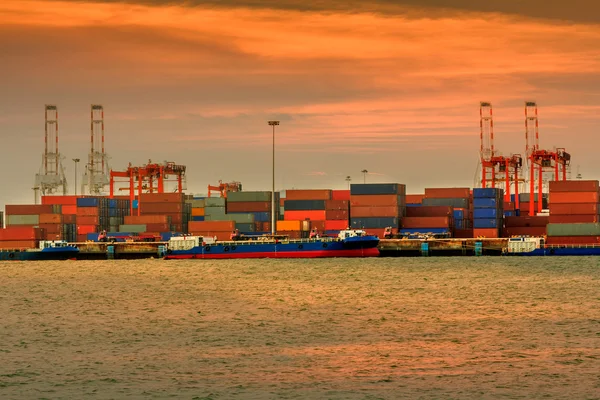 Frachtschiff für industrielle Container — Stockfoto