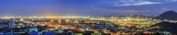 Нефтехимический завод в панорамном виде i — стоковое фото