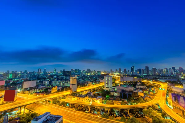 Modern building in Bangkok city — Stock Photo, Image