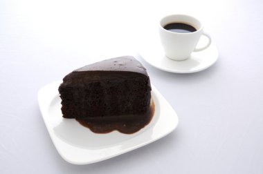 bir kahve ile çikolatalı kek