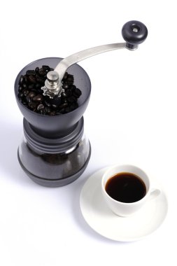 kahve Öğütücü ve kahve fincanı