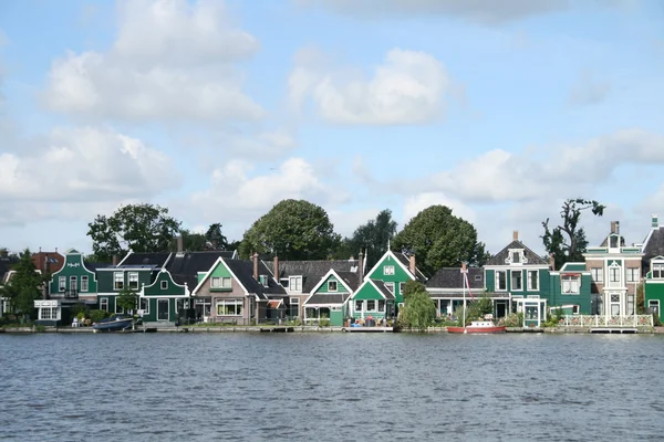 Typické holandské domy v Nizozemsku — Stock fotografie