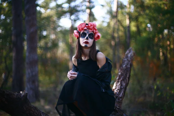 Meisje met halloween make-up, santa muerte — Stockfoto