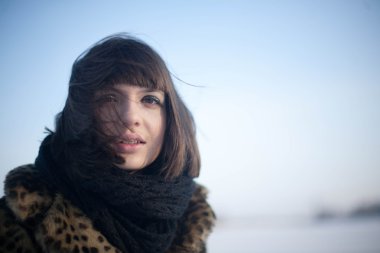 bir kış günü bir kız portresi