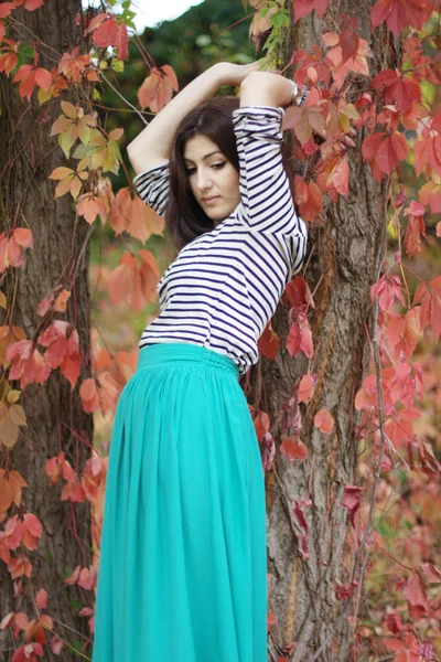 Armeense meisje in het park — Stockfoto