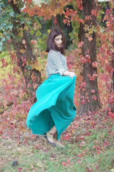 Armenian girl in the park — Stock Photo, Image