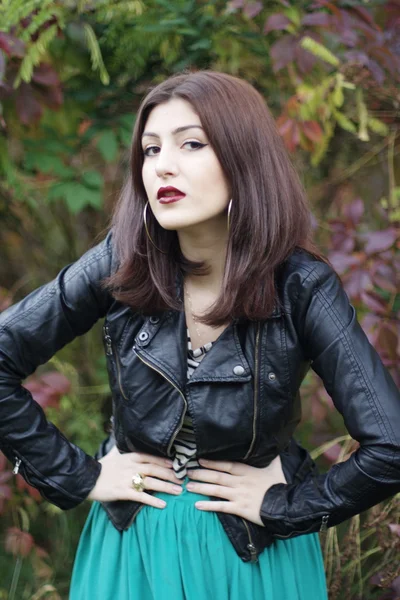 Chica armenia posando en el parque —  Fotos de Stock