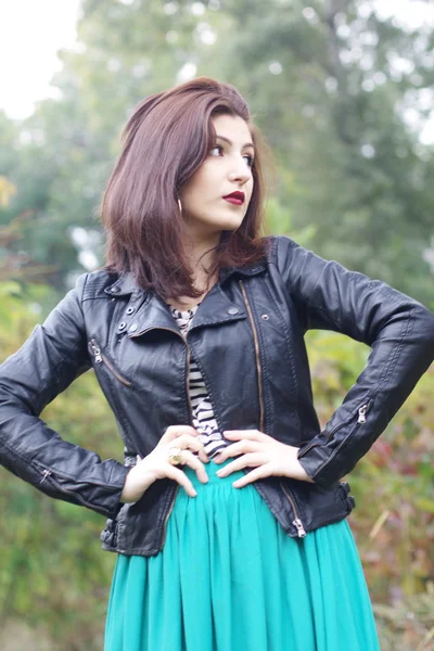 Chica armenia posando en el parque —  Fotos de Stock