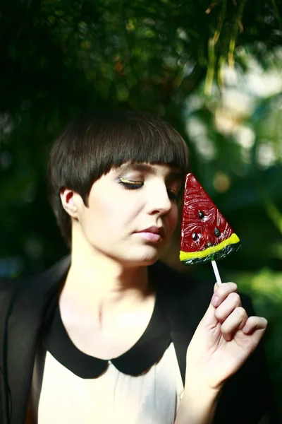 Portrait de fille avec bonbons-pastèque — Photo