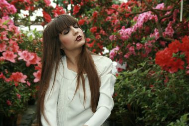 açelya Bahçe esmer kadın.