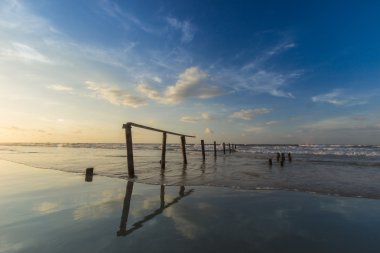 terk edilmiş iskele Beach