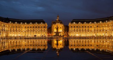 Bourse Meydanı, Fransa 'nın Bordeaux şehrinde.