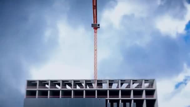 4k zaman aralığı cam bina cephesinin yapımını gösteriyor. — Stok video