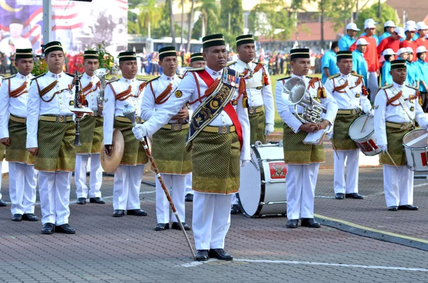 KUANTAN, MALAYSIA - AUG 31: Royal Malay Regiment ready at the National Day parade, celebrating the 55th anniversary of independence on August 31, 2012 in Kuantan, Pahang, Malaysia. — Stock Photo, Image