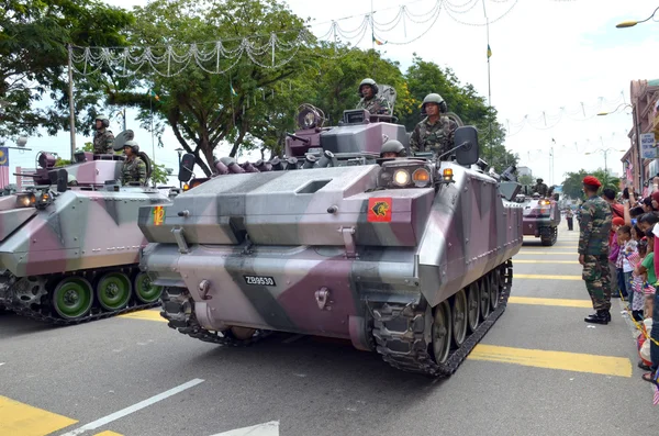 KUANTAN, MALAYSIA - AUG 31: Armored vehicle at participates in the National Day and Malaysia Day Parade, celebrated the 55th anniversary Independence on August 31, 2012 in Kuantan, Pahang, Malaysia — Stock Photo, Image