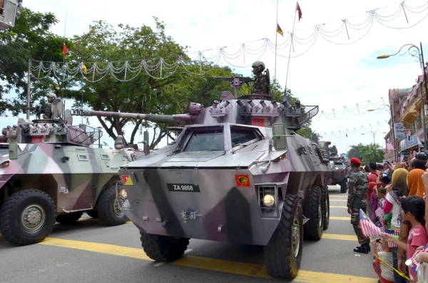 KUANTAN, MALAYSIA - AUG 31: Armored vehicle at participates in the National Day and Malaysia Day Parade, celebrated the 55th anniversary Independence on August 31, 2012 in Kuantan, Pahang, Malaysia — Stock Photo, Image