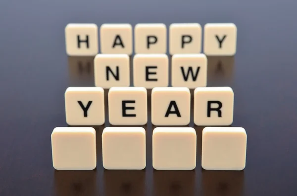 Szczęśliwy nowy rok 2014 słowo utworzone przez list elementów, fokus wskazał z przodu i płytkie dof — Zdjęcie stockowe