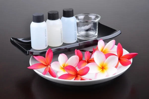 Spa treatment with beautiful frangipani flowers — Stock Photo, Image