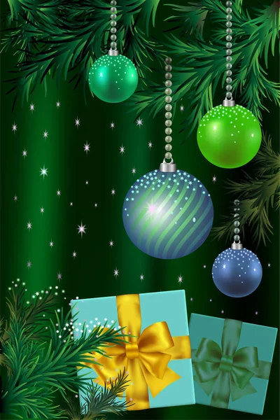 Noel ağacında, ışık arka planında takılar, yakın plan. Arka planda Noel ağacı dalları, hediyeler ve asılı renkli toplar var. Noel kartları, afişler, el ilanları için harika..