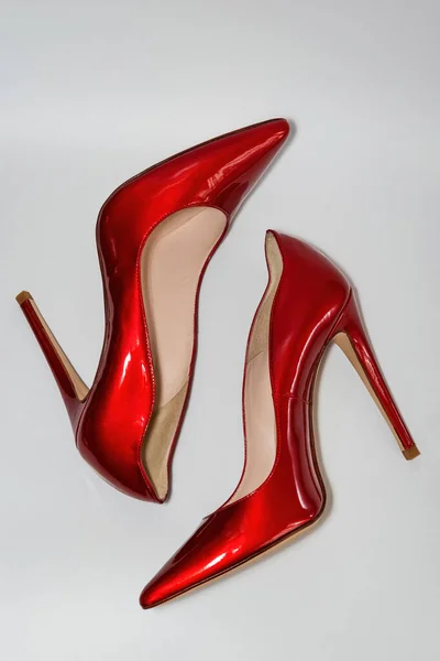 红色的高跟女鞋。从上面看. — 图库照片#