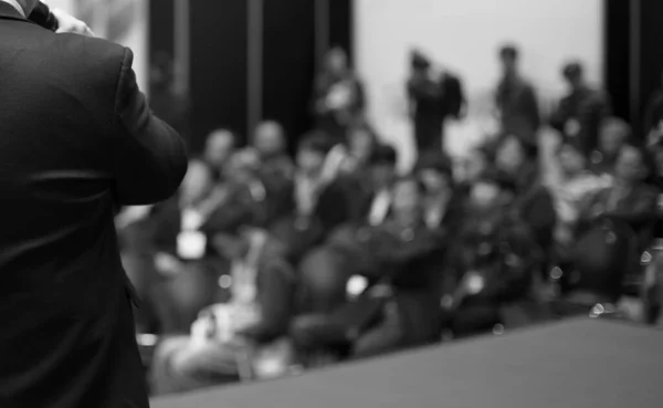 Adamları Toplantısı Çalışma Yöneticisi Sunucu Başarılı Teknoloji Girişimcileri Grubuna Konuşurken — Stok fotoğraf