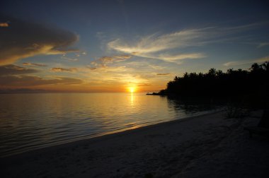 Maldivler günbatımı