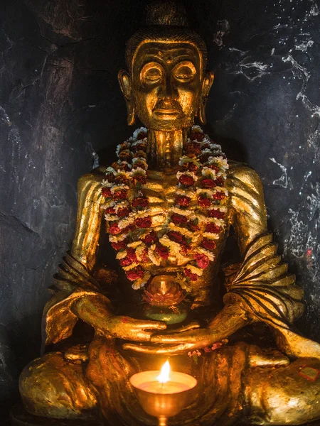 Buddha szobor belsejében Dungeshwari Cave templom — Stock Fotó