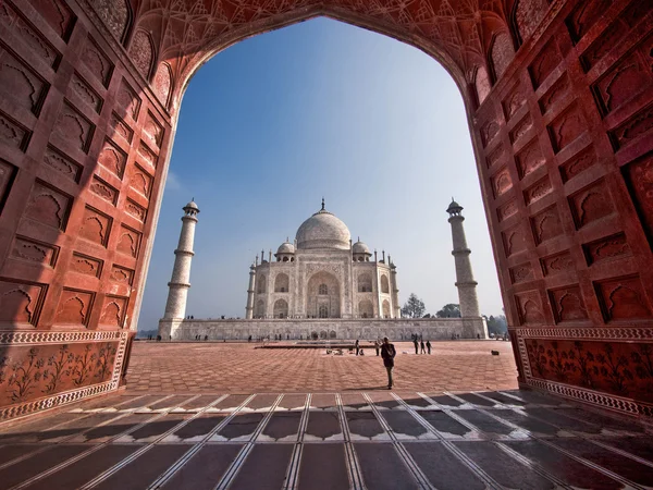 Taj Mahal Visto dalla moschea ad ovest del Mausoleo — Foto Stock