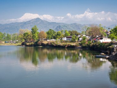 pokhara phewa gölde kar yağdı Peaks'e backgroung ile