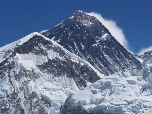 Mount everest gezien vanaf kala patthar in nepal — Stockfoto