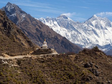 trek Tibet Budist stupa everest ana kampı