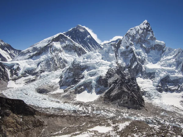 Monte Everest, Nuptse e o Khumbu Icefall visto de Kala Patthar no Nepal — Fotografia de Stock