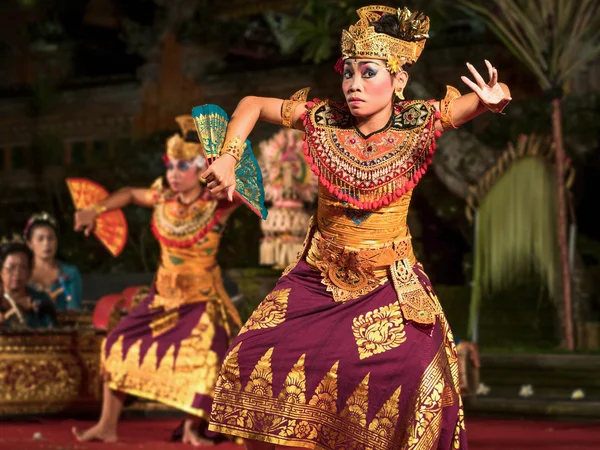 Tradiční balinéskou legong tanec v ubud bali — Stock fotografie