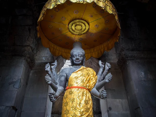 Vishnu standbeeld in angkor wat, cambodia — Stockfoto