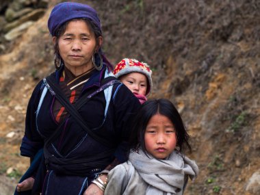Hmong kadın siyah onun çocukları, sapa, vietnam ile